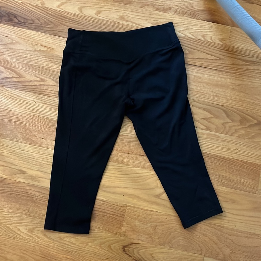 Nike Dri-Fit Cropped Leggings - Picture 2 of 3